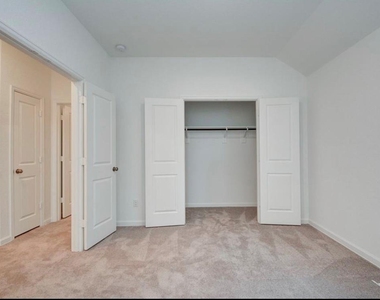 630 Aspen Falls Court - Photo Thumbnail 11