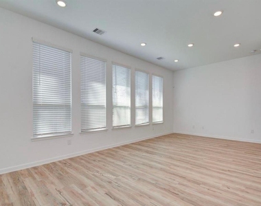 630 Aspen Falls Court - Photo Thumbnail 9