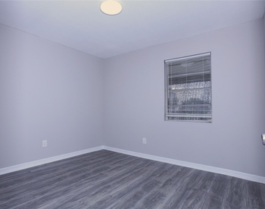 123 W 6th Street - Photo Thumbnail 5
