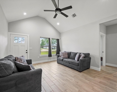 16322 Crockett Martin Estates Drive - Photo Thumbnail 3