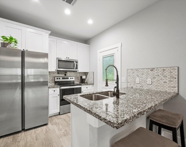 16322 Crockett Martin Estates Drive - Photo Thumbnail 6