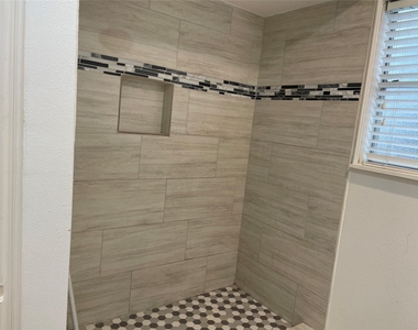 18002 Hollywell Drive - Photo Thumbnail 10