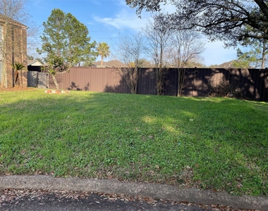 18002 Hollywell Drive - Photo Thumbnail 15