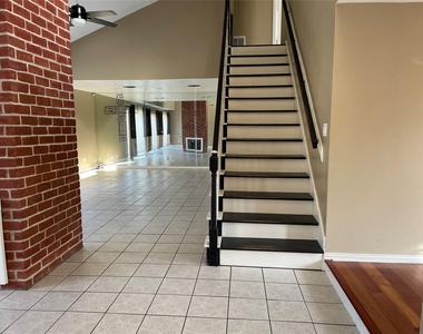 18002 Hollywell Drive - Photo Thumbnail 2