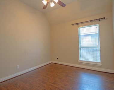 2019 Sunset Springs Drive - Photo Thumbnail 10