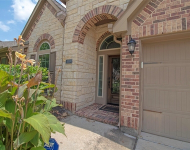 2019 Sunset Springs Drive - Photo Thumbnail 2