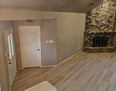 3607 Duncaster Drive - Photo Thumbnail 2