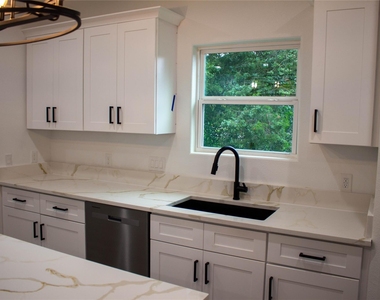 106 Runnels Street - Photo Thumbnail 2