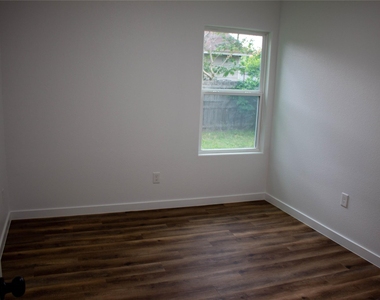 106 Runnels Street - Photo Thumbnail 24
