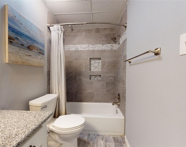 7037 N Holiday Drive - Photo Thumbnail 10