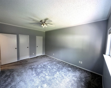 7037 N Holiday Drive - Photo Thumbnail 8
