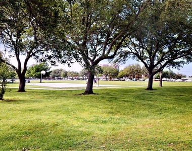 7037 N Holiday Drive - Photo Thumbnail 20