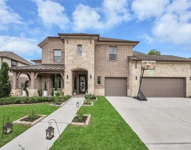 8826 Forest Side Drive - Photo Thumbnail 1