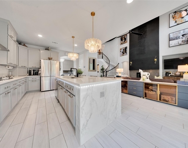 8826 Forest Side Drive - Photo Thumbnail 11