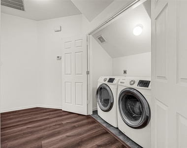 3727 Varna Court - Photo Thumbnail 13