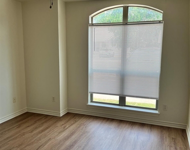717 N Marshall Lane - Photo Thumbnail 2