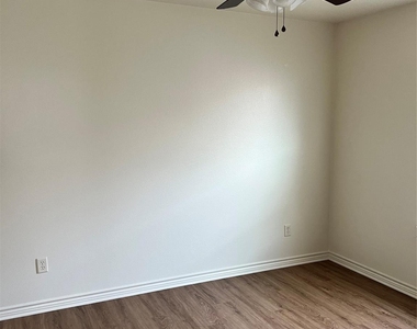 717 N Marshall Lane - Photo Thumbnail 3