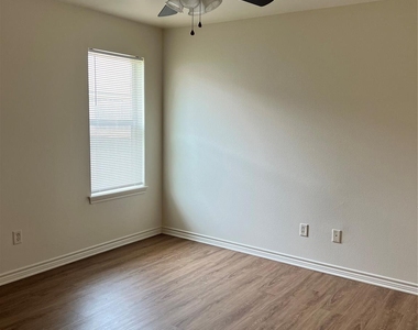 717 N Marshall Lane - Photo Thumbnail 7