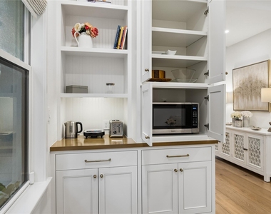 2031 Sheridan Street - Photo Thumbnail 10
