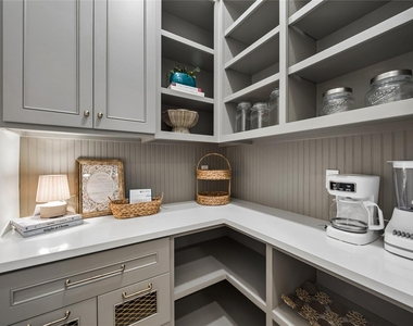 2031 Sheridan Street - Photo Thumbnail 13