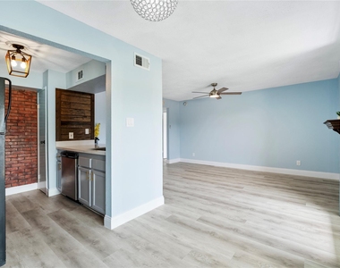 18519 Egret Bay Boulevard - Photo Thumbnail 11