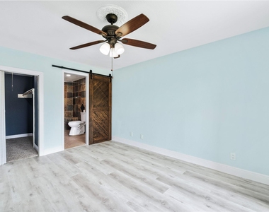 18519 Egret Bay Boulevard - Photo Thumbnail 19