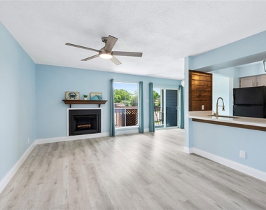 18519 Egret Bay Boulevard - Photo Thumbnail 8