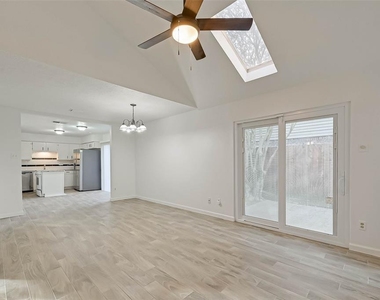 12111 Poulson Drive - Photo Thumbnail 11