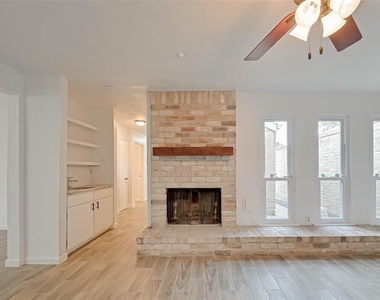 12111 Poulson Drive - Photo Thumbnail 10