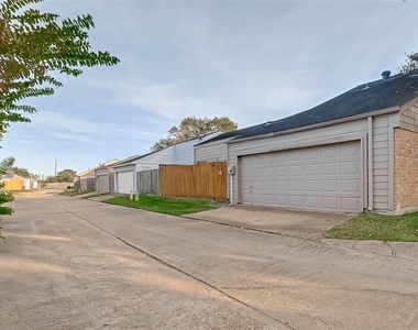 12111 Poulson Drive - Photo Thumbnail 36