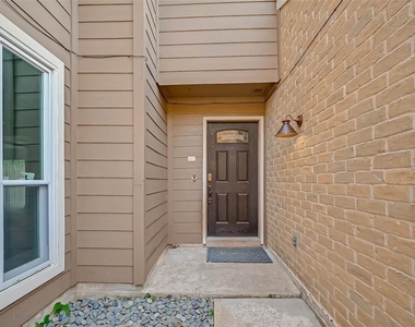 12111 Poulson Drive - Photo Thumbnail 4