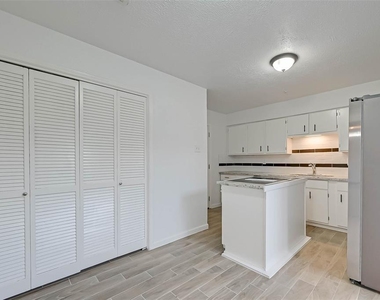 12111 Poulson Drive - Photo Thumbnail 16