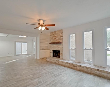 12111 Poulson Drive - Photo Thumbnail 7