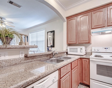 9400 Bellaire Boulevard - Photo Thumbnail 13