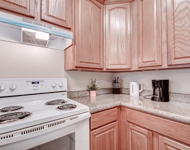 9400 Bellaire Boulevard - Photo Thumbnail 16