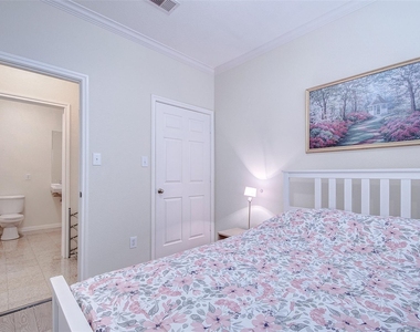9400 Bellaire Boulevard - Photo Thumbnail 18