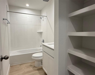 3934 Winterbourne Way - Photo Thumbnail 10