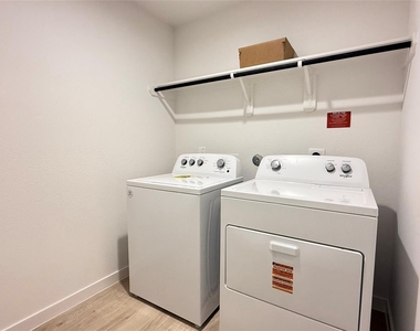 3934 Winterbourne Way - Photo Thumbnail 7