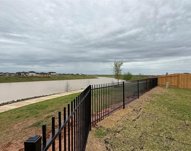 3934 Winterbourne Way - Photo Thumbnail 18