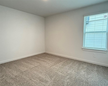 3934 Winterbourne Way - Photo Thumbnail 12