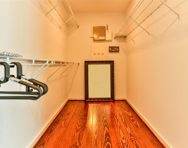2918 Commerce Street - Photo Thumbnail 5