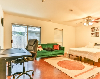 2918 Commerce Street - Photo Thumbnail 1