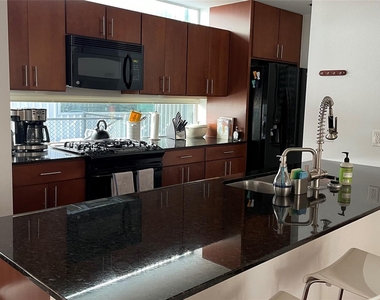 2918 Commerce Street - Photo Thumbnail 12
