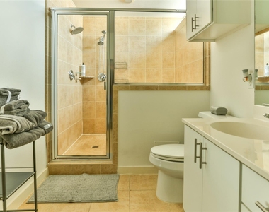 2918 Commerce Street - Photo Thumbnail 4