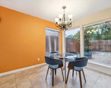910 Coachlight Drive - Photo Thumbnail 11