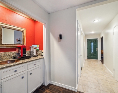 910 Coachlight Drive - Photo Thumbnail 1