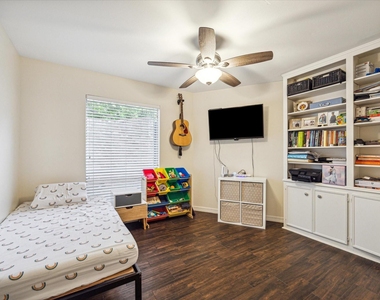 910 Coachlight Drive - Photo Thumbnail 16
