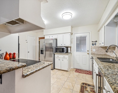 910 Coachlight Drive - Photo Thumbnail 8