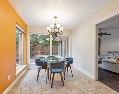 910 Coachlight Drive - Photo Thumbnail 10