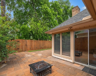 910 Coachlight Drive - Photo Thumbnail 20